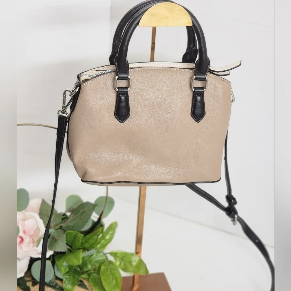Nine West Beige and Black Handbag - Picture 3 of 8